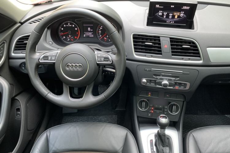 Used Audi Q3 2018 30 TFSI Fashion Edition Collector's Version Interior 2