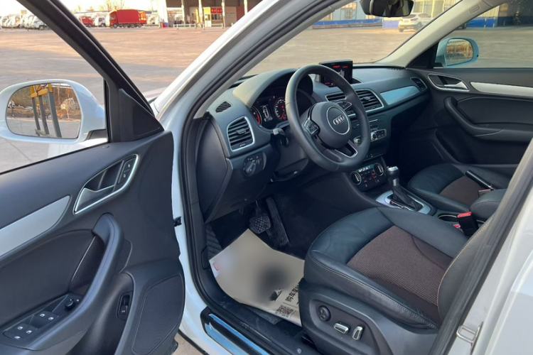 Used Audi Q3 2018 30 TFSI Fashion Edition Collector's Version Interior 2