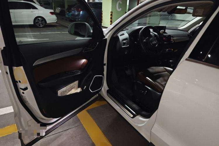Used Audi Q3 2018 30th Anniversary Edition 30 TFSI Style Model Interior 3