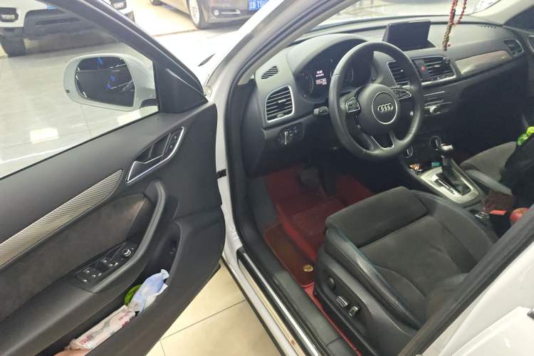 Used Audi Q3 2018 30th Anniversary Edition 35 TFSI quattro all-wheel-drive sport model Interior 3