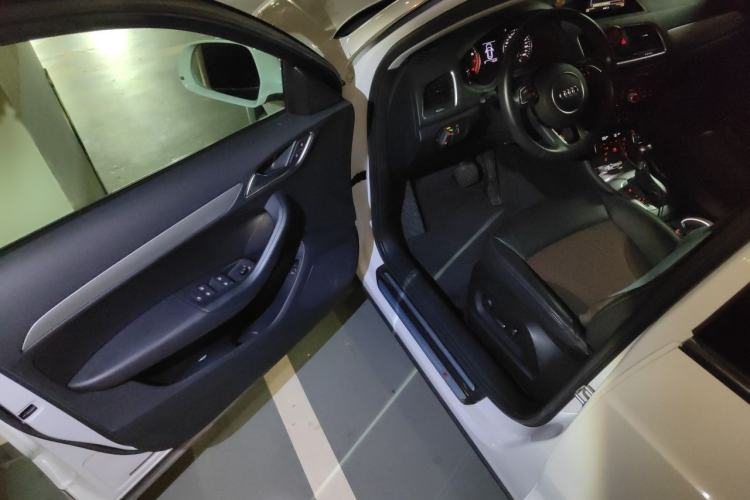 Used Audi Q3 2018 30 TFSI Fashion Edition Collector's Version Interior 3