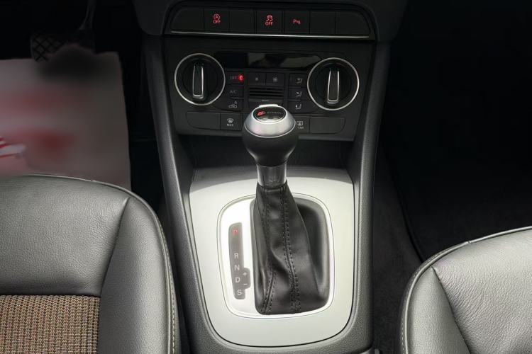 Used Audi Q3 2018 30 TFSI Fashion Edition Collector's Version Interior 4