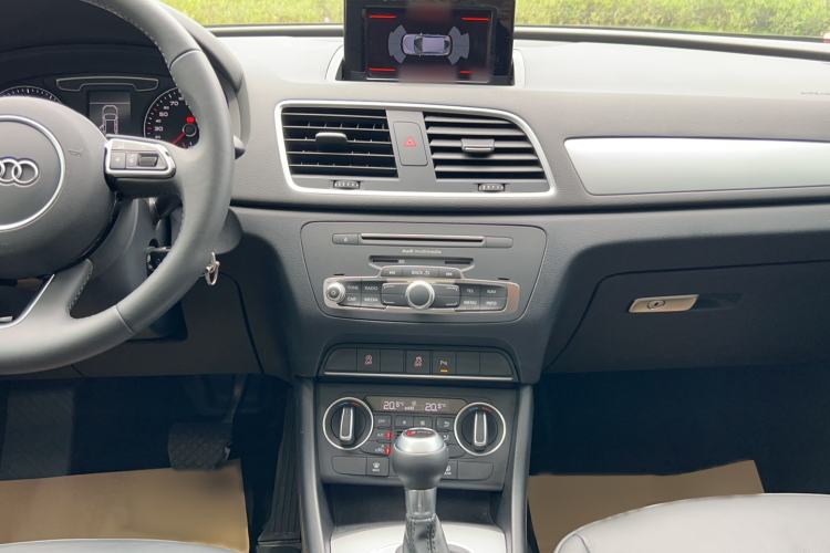 Used Audi Q3 2018 30th Anniversary Edition 30 TFSI Fashion Model Interior 4
