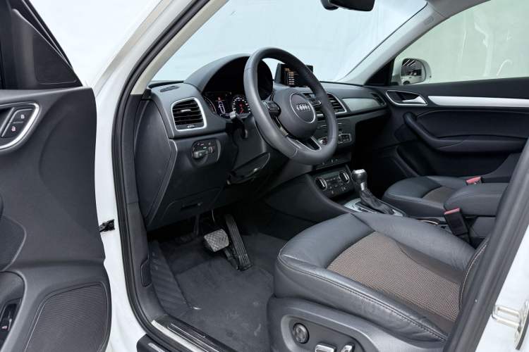 Used Audi Q3 2018 30th Anniversary Edition 30 TFSI Fashion Model Interior 5