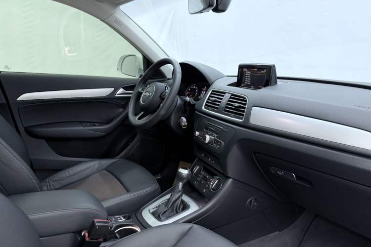 Used Audi Q3 2018 30th Anniversary Edition 30 TFSI Fashion Model Interior 8