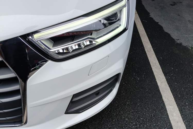 Used Audi Q3 2018 30th Anniversary Edition 35 TFSI Fashion Model Left Front Headlight