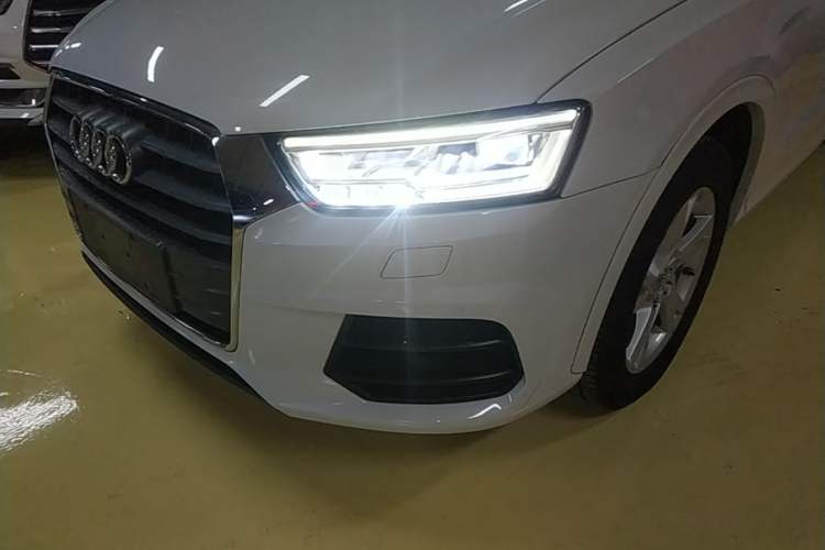Used Audi Q3 2018 30th Anniversary Edition 30 TFSI Fashion Model Left Front Headlight