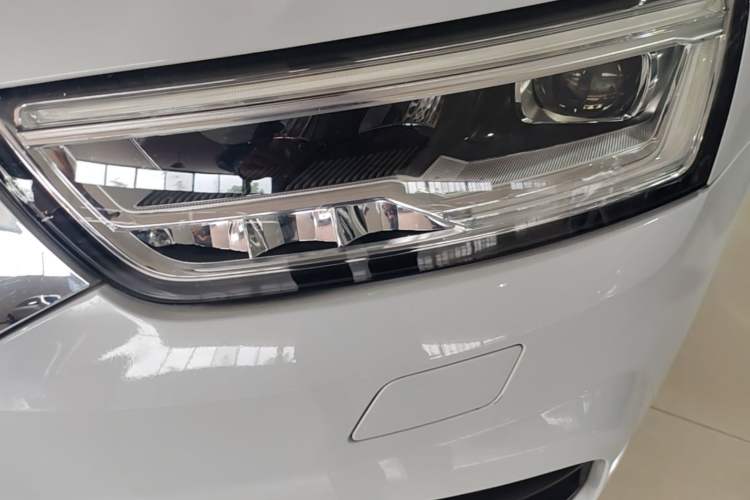 Used Audi Q3 2018 30th Anniversary Edition 30 TFSI Fashion Model Left Front Headlight