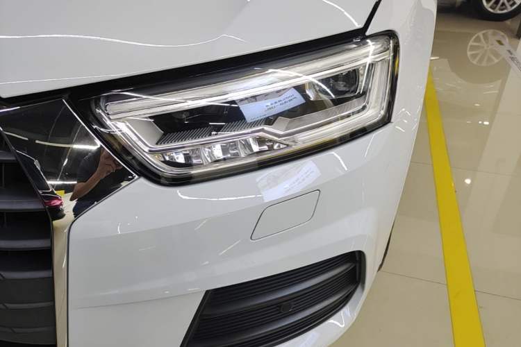 Used Audi Q3 2018 30th Anniversary Edition 30 TFSI Fashion Model Left Front Headlight