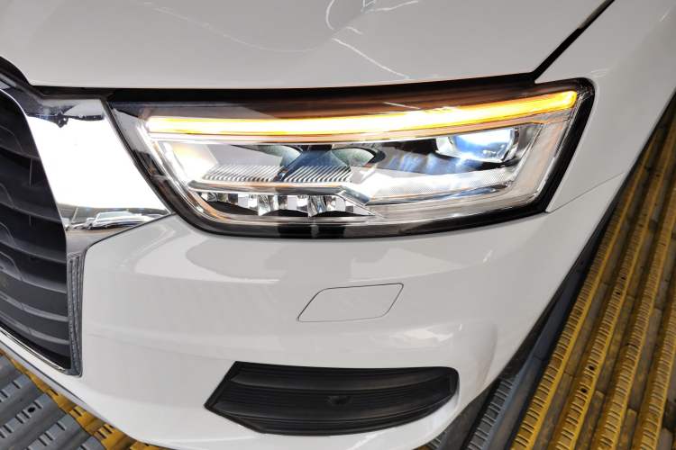 Used Audi Q3 2018 30th Anniversary Edition 30 TFSI Style Model Left Front Headlight