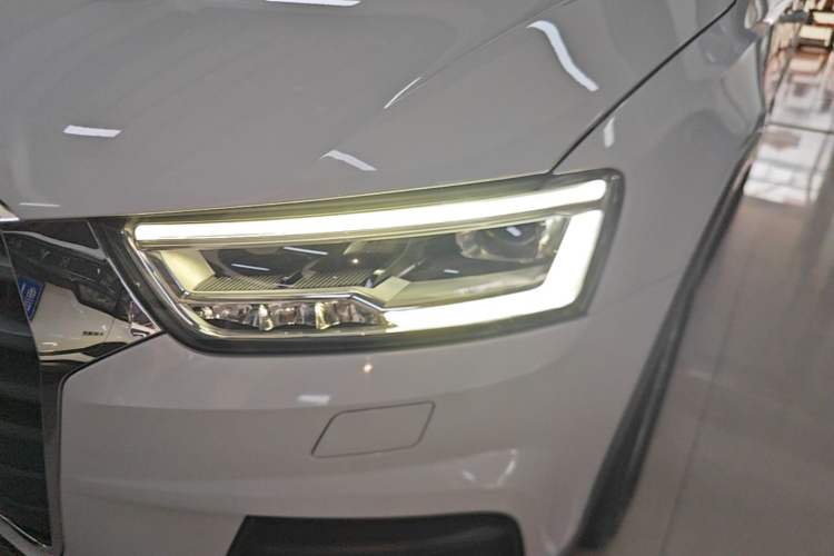 Used Audi Q3 2018 30th Anniversary Edition 30 TFSI Style Model Left Front Headlight