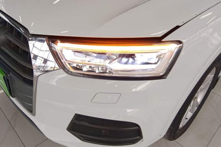 Used Audi Q3 2018 30th Anniversary Edition 30 TFSI Fashion Model Left Front Headlight