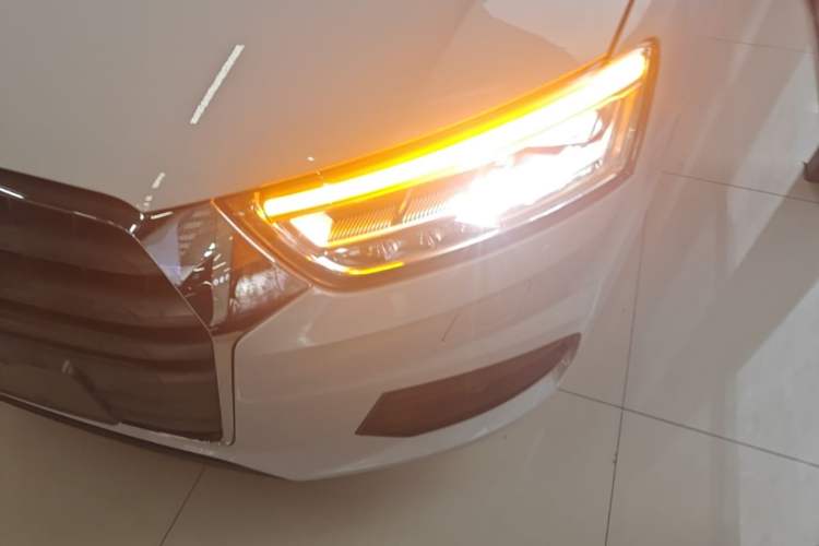 Used Audi Q3 2018 30th Anniversary Edition 30 TFSI Fashion Model Left Front Headlight