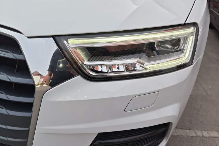Used Audi Q3 2018 30th Anniversary Edition 30 TFSI Fashion Model Left Front Headlight
