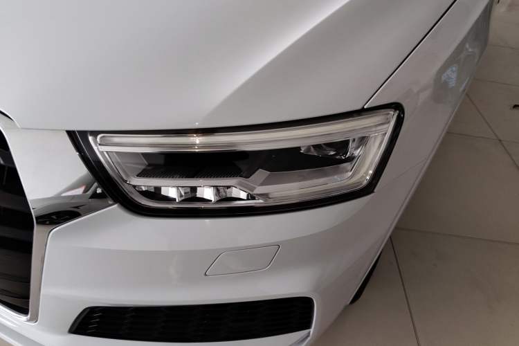 Used Audi Q3 2018 30th Anniversary Edition 35 TFSI Sport Model Left Front Headlight