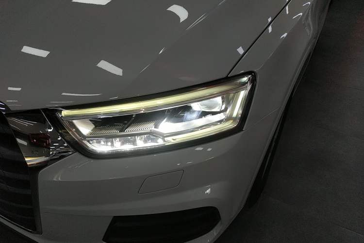 Used Audi Q3 2018 30th Anniversary Edition 30 TFSI Fashion Model Left Front Headlight