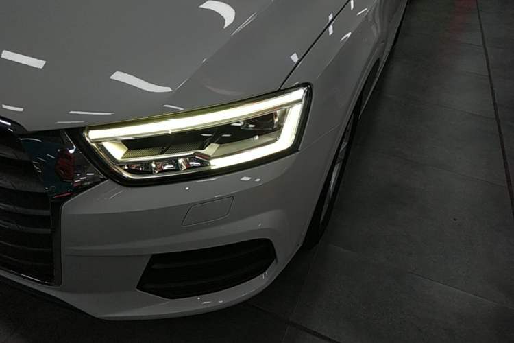 Used Audi Q3 2018 30th Anniversary Edition 30 TFSI Fashion Model Left Front Headlight