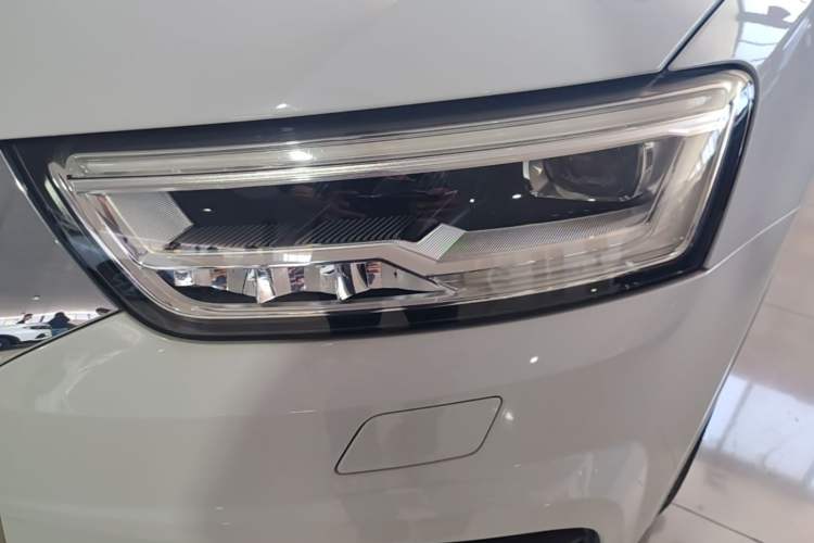 Used Audi Q3 2018 30th Anniversary Edition 35 TFSI Fashion Model Left Front Headlight