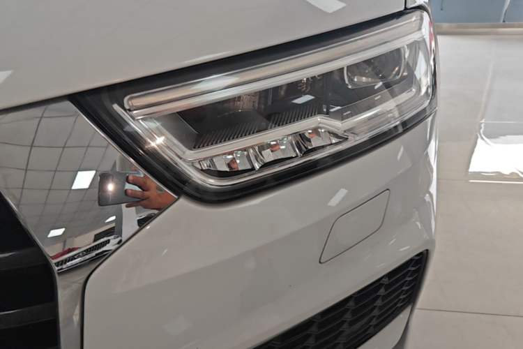 Used Audi Q3 2018 30th Anniversary Edition 35 TFSI Fashion Model Left Front Headlight