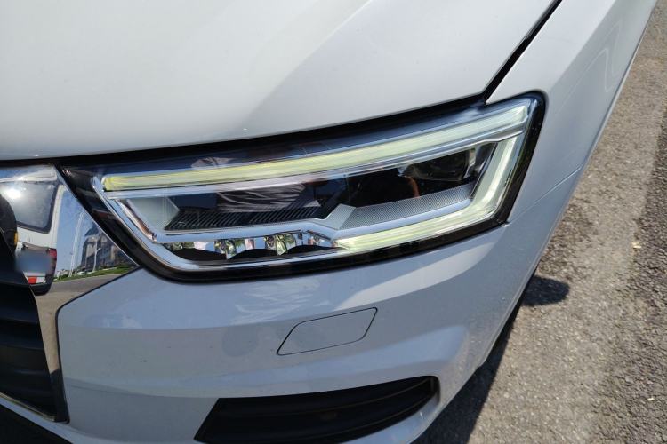 Used Audi Q3 2018 30th Anniversary Edition 30 TFSI Fashion Model Left Front Headlight