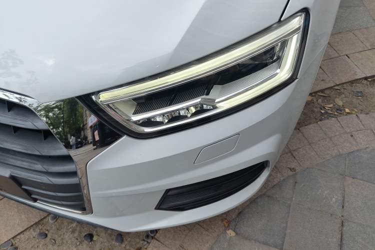 Used Audi Q3 2018 30th Anniversary Edition 35 TFSI Fashion Model Left Front Headlight