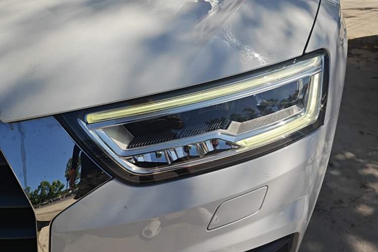 Used Audi Q3 2018 30th Anniversary Edition 30 TFSI Fashion Model Left Front Headlight