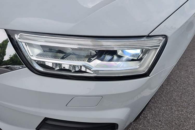 Used Audi Q3 2018 30th Anniversary Edition 35 TFSI Fashion Model Left Front Headlight