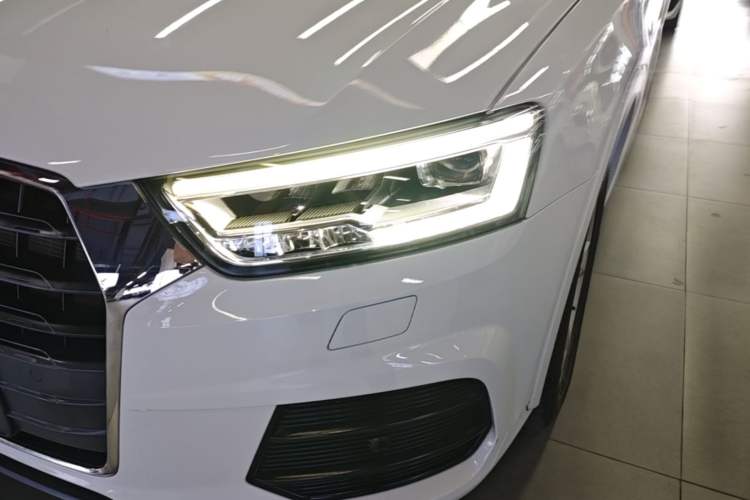 Used Audi Q3 2018 30th Anniversary Edition 30 TFSI Fashion Model Left Front Headlight