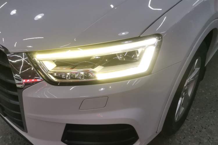 Used Audi Q3 2018 30th Anniversary Edition 30 TFSI Fashion Model Left Front Headlight