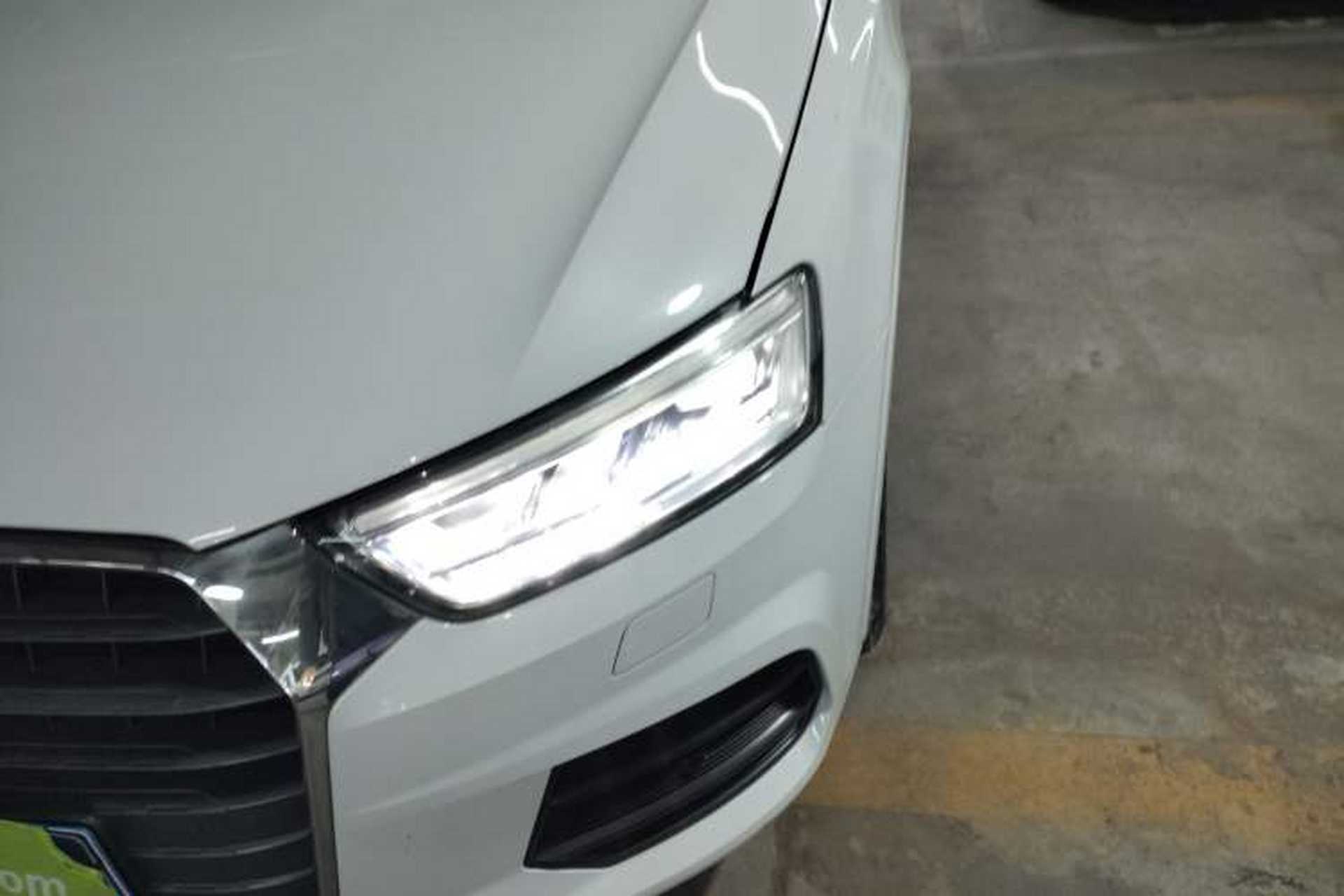 Used Audi Q3 2018 30th Anniversary Edition 30 TFSI Fashion Model Left Front Headlight