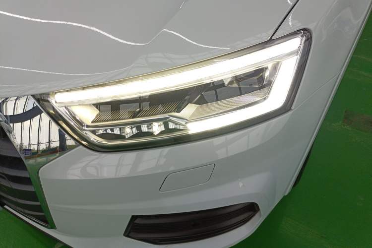 Used Audi Q3 2018 30th Anniversary Edition 30 TFSI Fashion Model Left Front Headlight