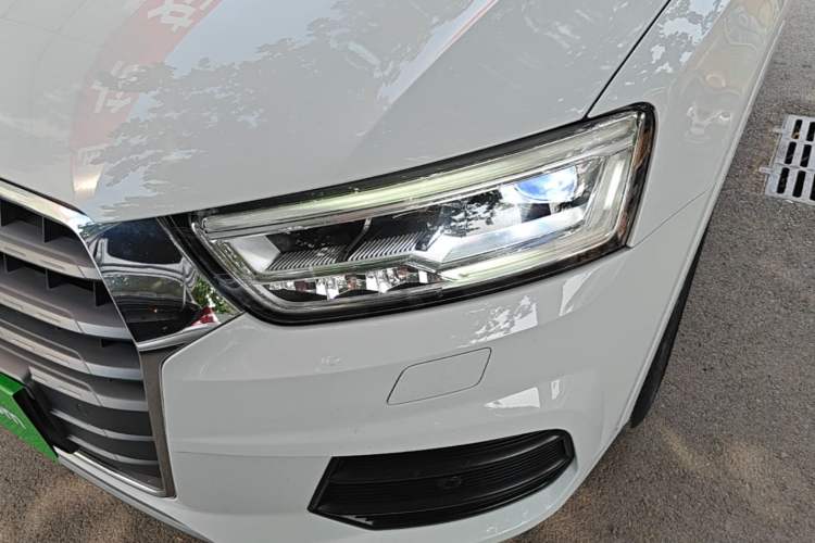 Used Audi Q3 2018 30th Anniversary Edition 30 TFSI Fashion Model Left Front Headlight
