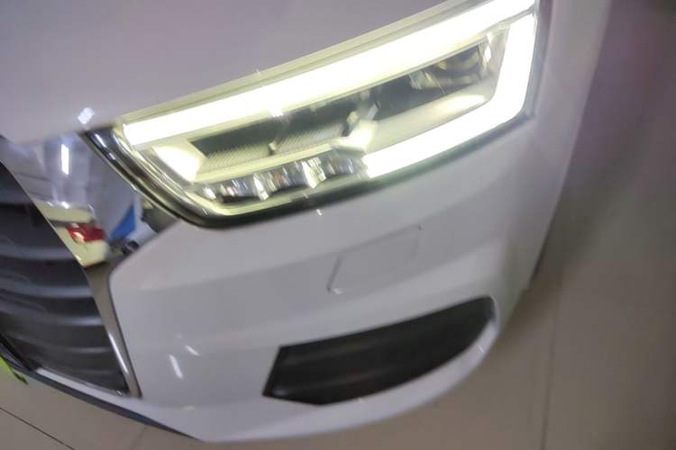 Used Audi Q3 2018 30th Anniversary Edition 30 TFSI Fashion Model Left Front Headlight