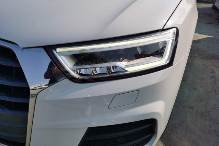 Used Audi Q3 2018 30th Anniversary Edition 30 TFSI Fashion Model Left Front Headlight