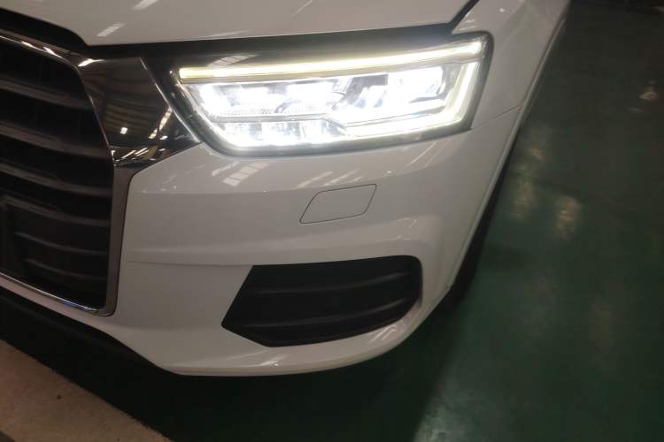 Used Audi Q3 2018 30th Anniversary Edition 30 TFSI Fashion Model Left Front Headlight