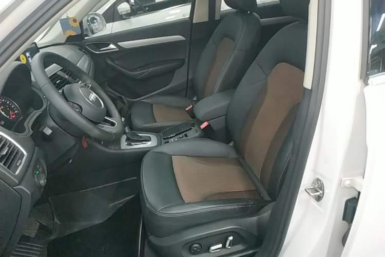 Used Audi Q3 2018 30th Anniversary Edition 30 TFSI Fashion Model Left Front Seat