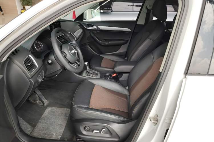 Used Audi Q3 2018 30th Anniversary Edition 30 TFSI Fashion Model Left Front Seat