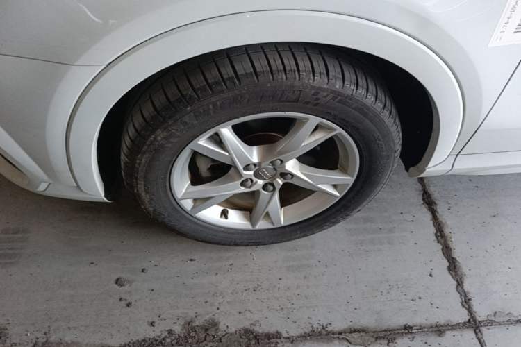 Used Audi Q3 2018 30th Anniversary Edition 30 TFSI Fashion Model Left Front Wheel Hub