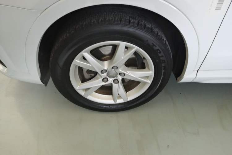 Used Audi Q3 2018 30th Anniversary Edition 30 TFSI Fashion Model Left Front Wheel Hub