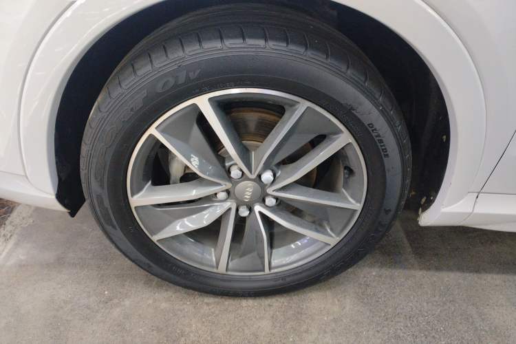 Used Audi Q3 2018 30th Anniversary Edition 35 TFSI quattro all-wheel-drive sport model Left Front Wheel Hub