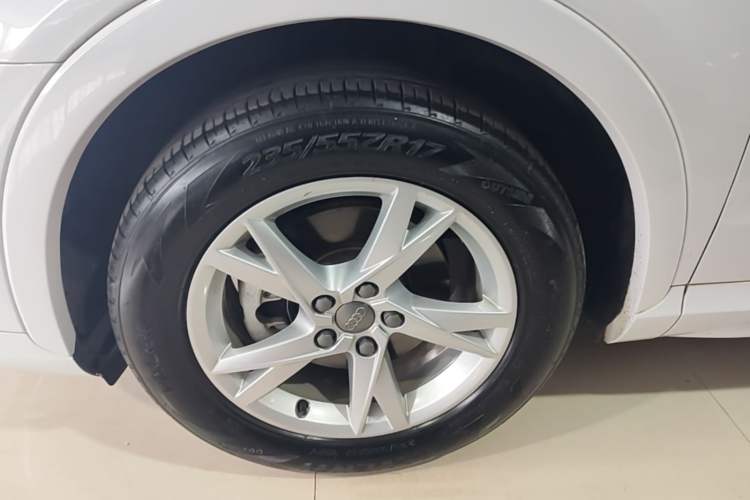 Used Audi Q3 2018 30th Anniversary Edition 30 TFSI Fashion Model Left Front Wheel Hub