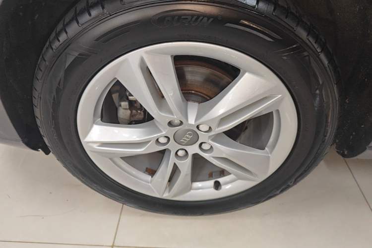 Used Audi Q3 2018 30th Anniversary Edition 30 TFSI Style Model Left Front Wheel Hub
