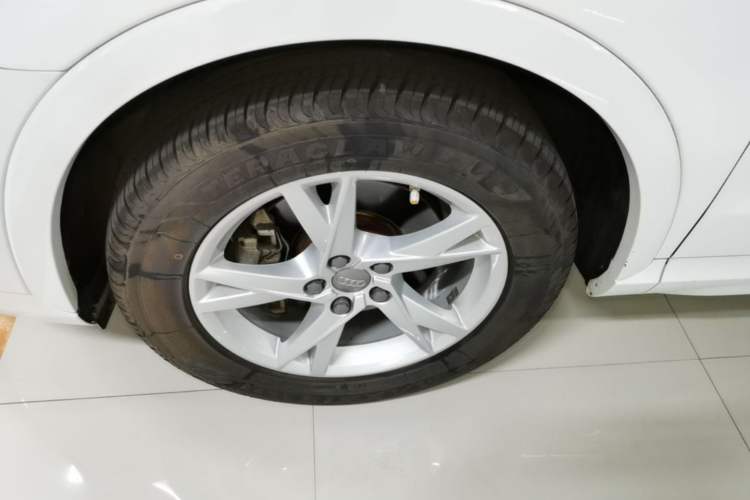 Used Audi Q3 2018 30th Anniversary Edition 30 TFSI Fashion Model Left Front Wheel Hub