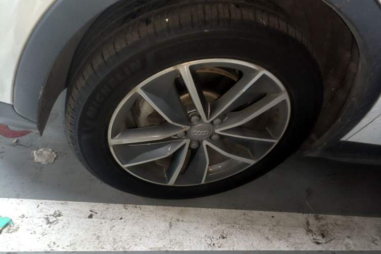 Used Audi Q3 2018 30th Anniversary Edition 30 TFSI Style Model Left Front Wheel Hub