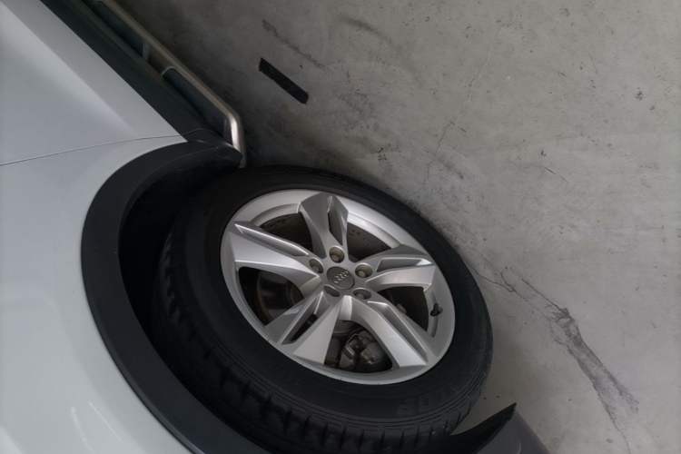 Used Audi Q3 2018 30th Anniversary Edition 30 TFSI Fashion Model Left Front Wheel Hub