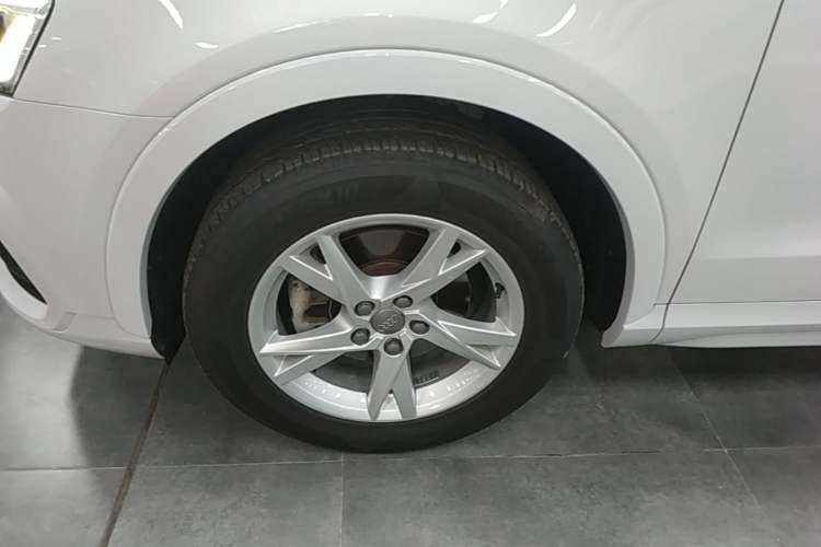 Used Audi Q3 2018 30th Anniversary Edition 30 TFSI Fashion Model Left Front Wheel Hub