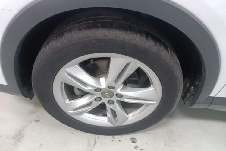 Used Audi Q3 2018 30th Anniversary Edition 30 TFSI Style Model Left Front Wheel Hub