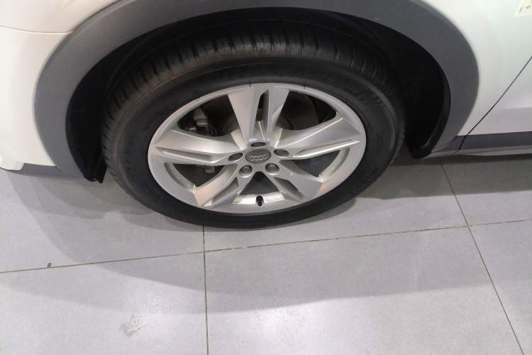 Used Audi Q3 2018 30 TFSI Fashion Edition Collector's Model Left Front Wheel Hub