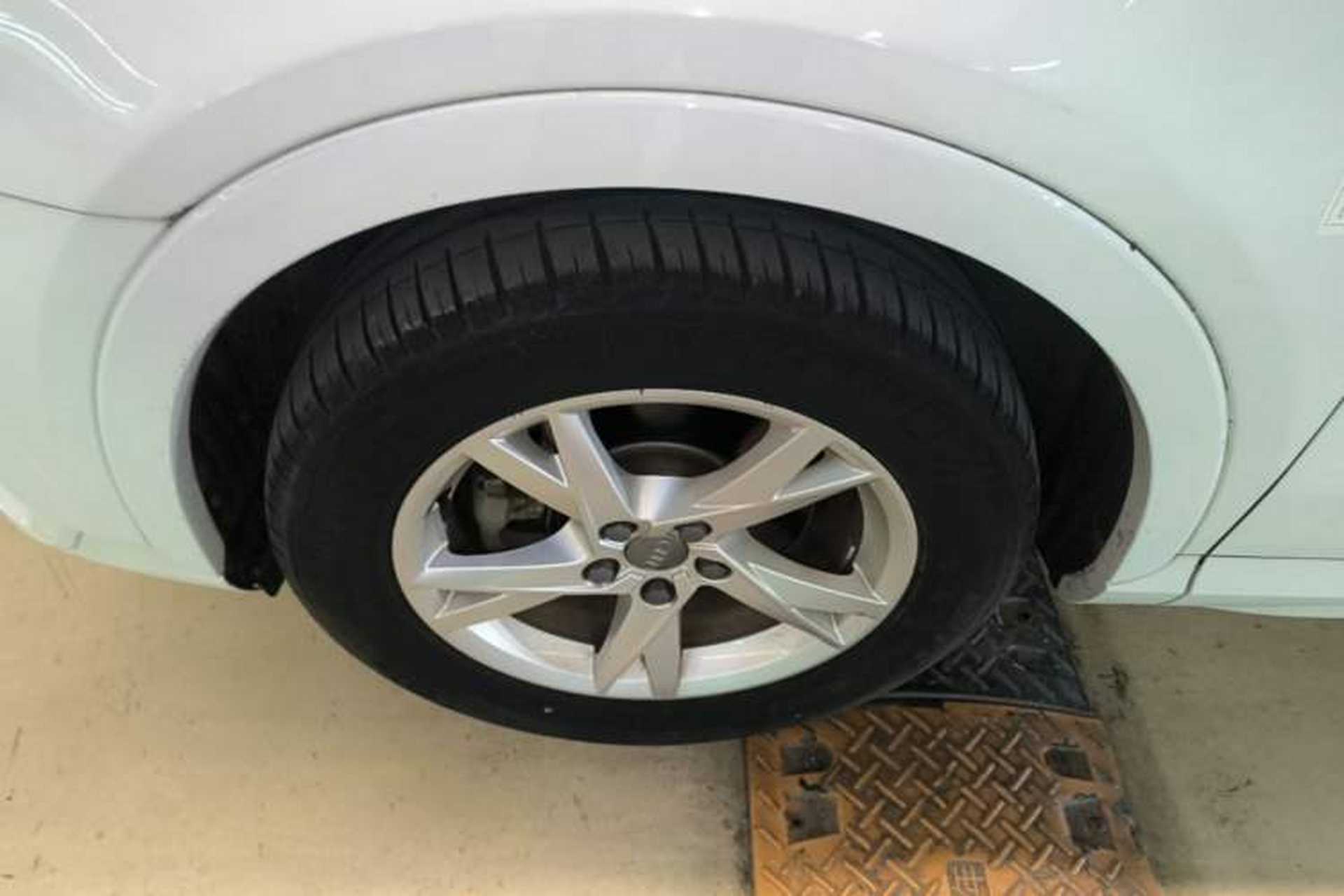 Used Audi Q3 2018 30th Anniversary Edition 30 TFSI Fashion Model Left Front Wheel Hub