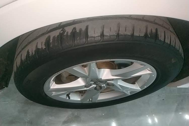 Used Audi Q3 2018 30th Anniversary Edition 30 TFSI Fashion Model Left Front Wheel Hub